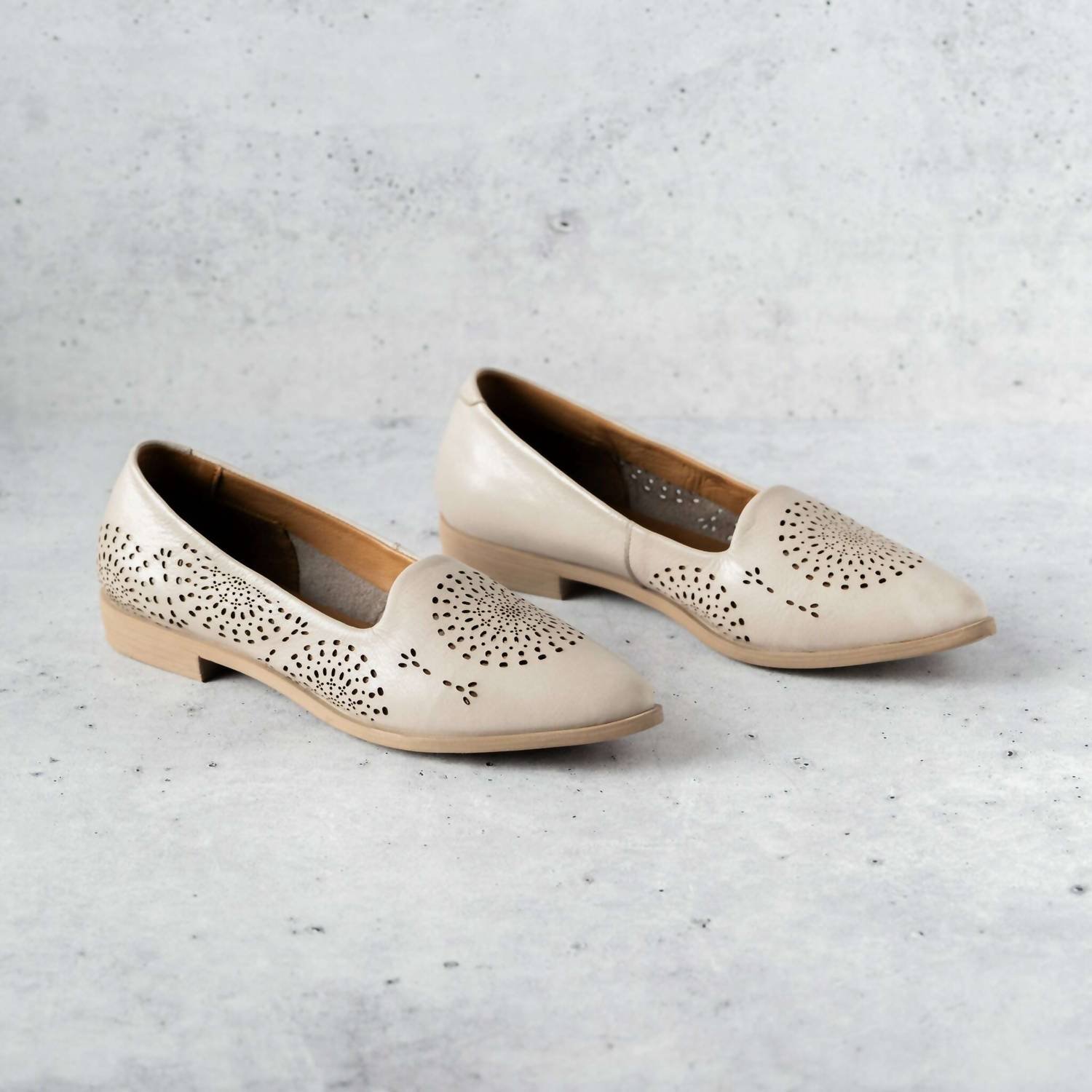 Bueno - Women's Brandy Flat Shoes - Image 2