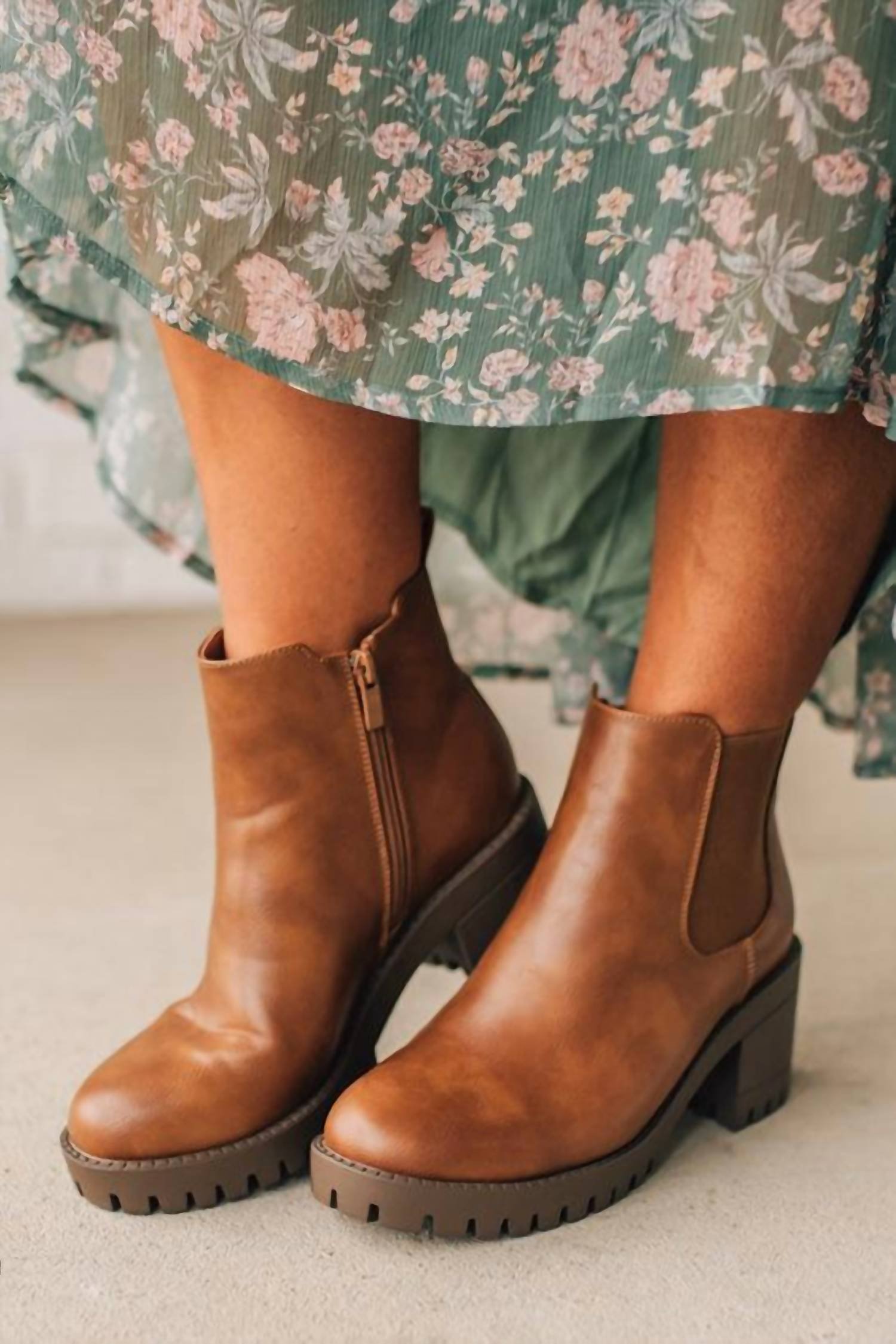 Mia - Women's Chelsea Platform Lug Boots - Image 5